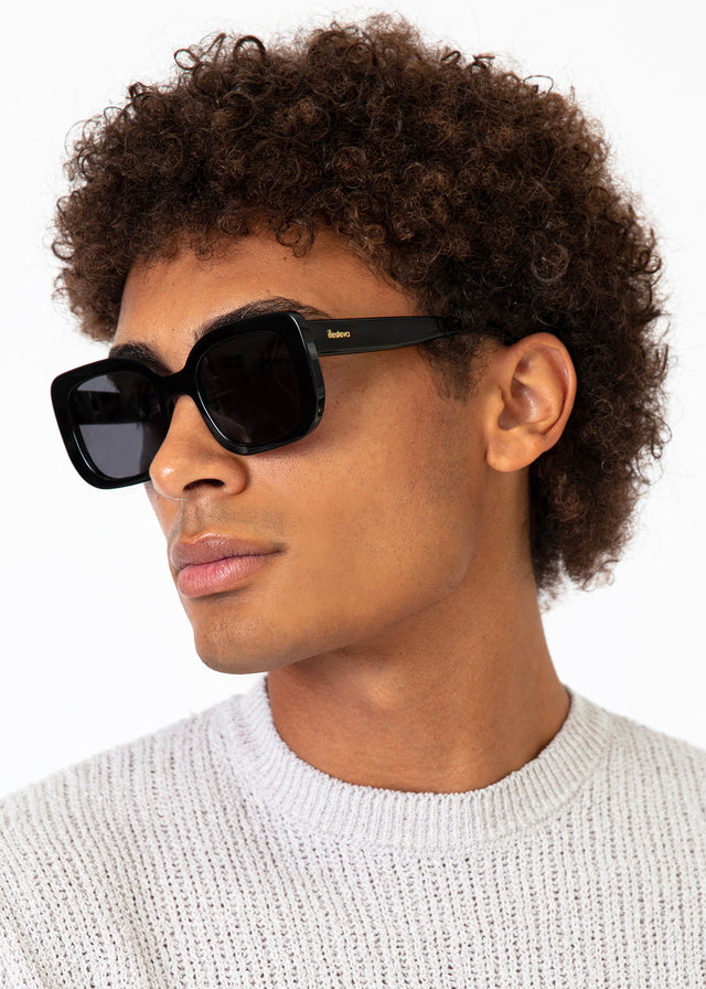 Model with afro-curly hair wearing Anastasia Sunglasses Black W with Grey