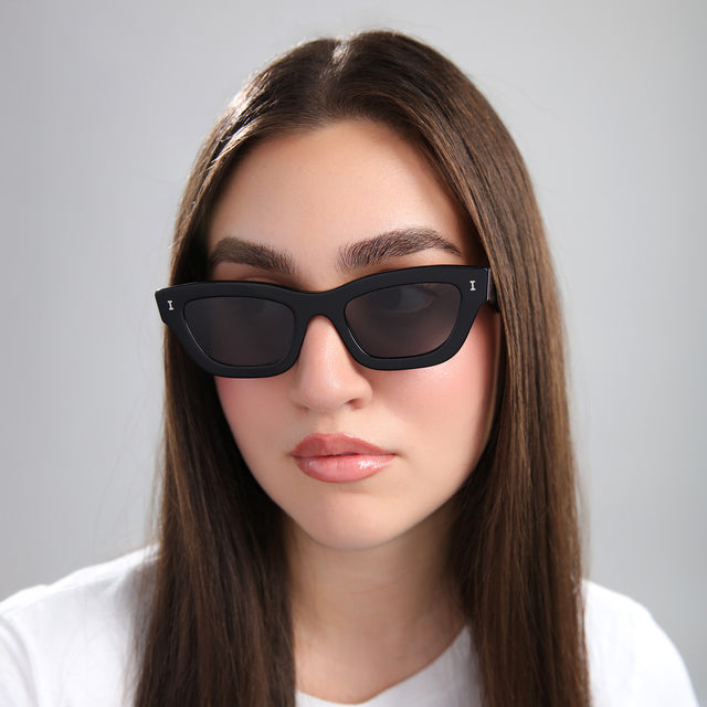 Brunette woman in a white tee wearing Donna Sunglasses Black with Grey