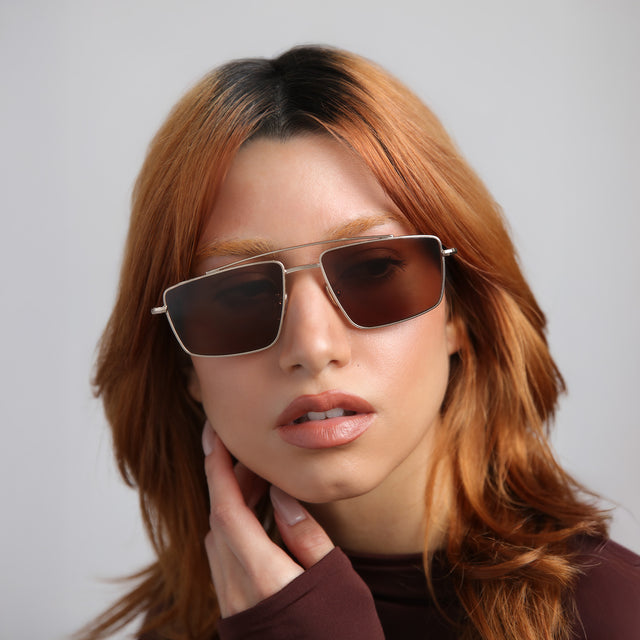 Model with red hair wearing Jane Sunglasses Rose Gold with Brown