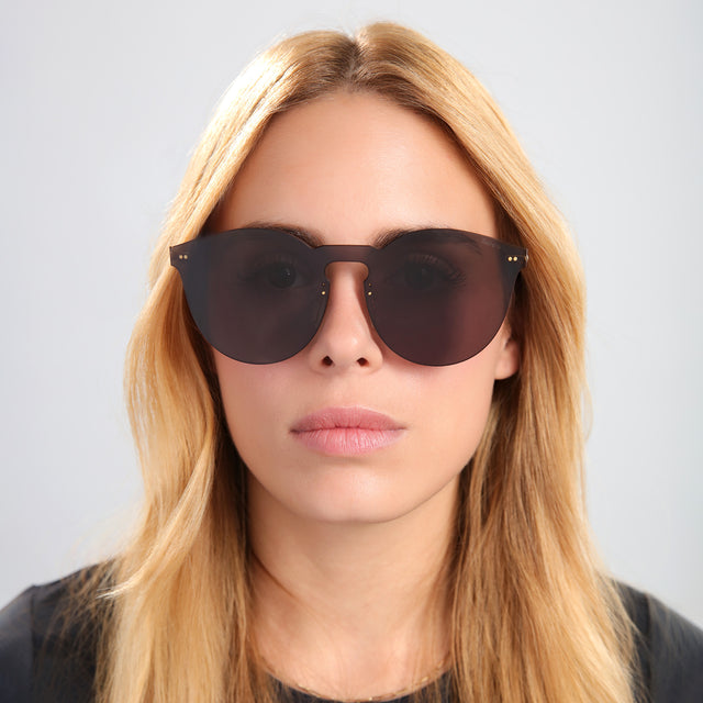 Blond woman in a black tee wearing Leonard II Mask Sunglasses Grey with Grey