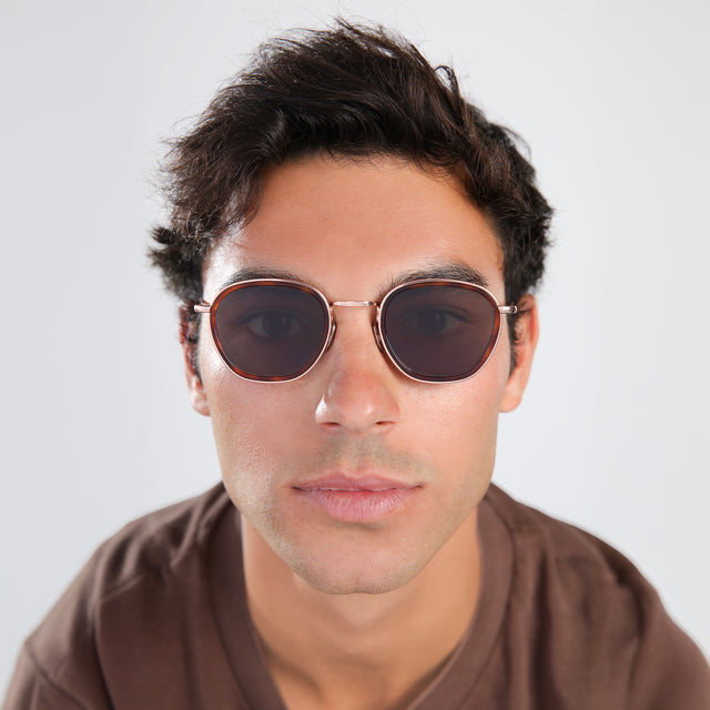 Another angle of man in a brown shirt wearing Prince Tate Sunglasses Havana/Rose Gold with Grey Flat