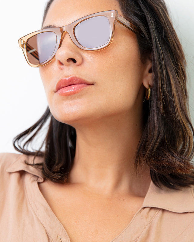 Brunette model with shoulder-length hair wearing Austin Sunglasses Brown with Brown Flat