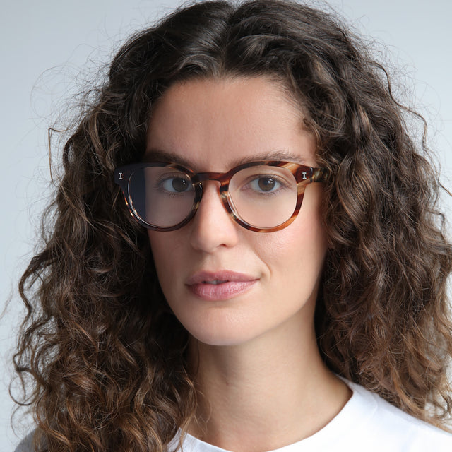 Woman in a white tee wearing The Met x illesteva II Optical Sand Dune Optical