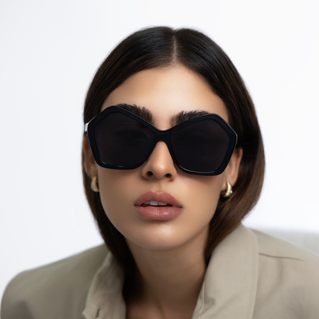 Woman in a trench coat wearing Barbra 55 Sunglasses Black with Grey Flat