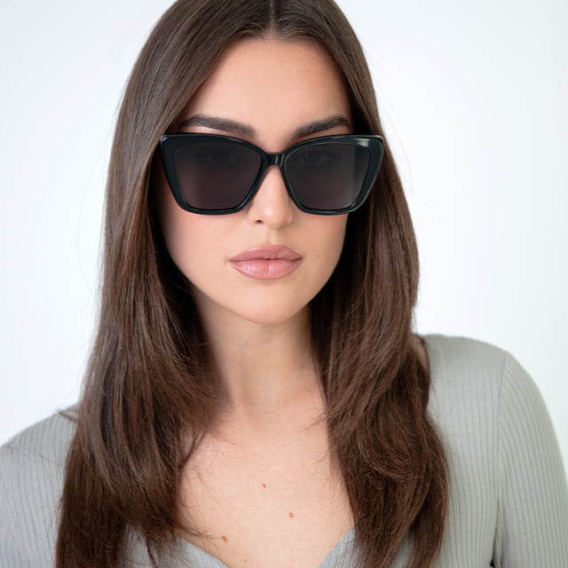 Brunette model wearing Barcelona Sunglasses Black with Grey Flat