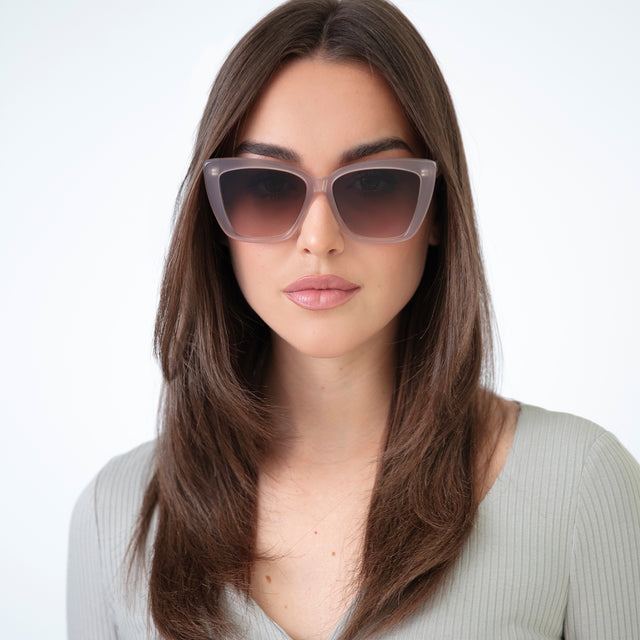 Brunette woman with straight hair wearing Barcelona Sunglasses Thistle with Brown Flat Gradient