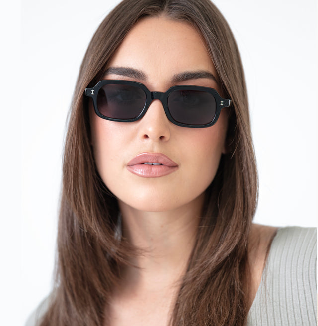 Brunette woman in a gray knit cardigan wearing Berlin Sunglasses Black with Grey