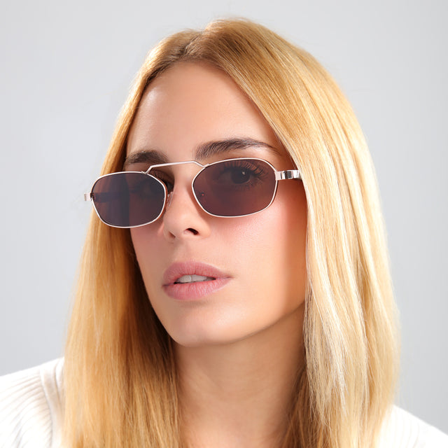 Another angle of blond woman in a white tee wearing Bimini Sunglasses Rose Gold/Havana with Brown Flat