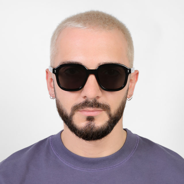 Model with a platinum buzzcut wearing Bogota E Sunglasses Black with Grey Flat