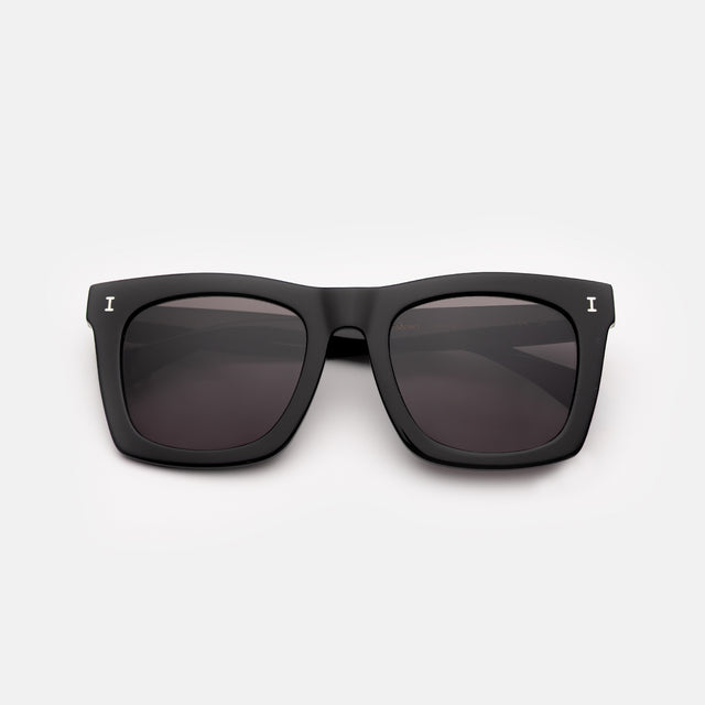 Charleston Sunglasses side view in Black / Grey Flat