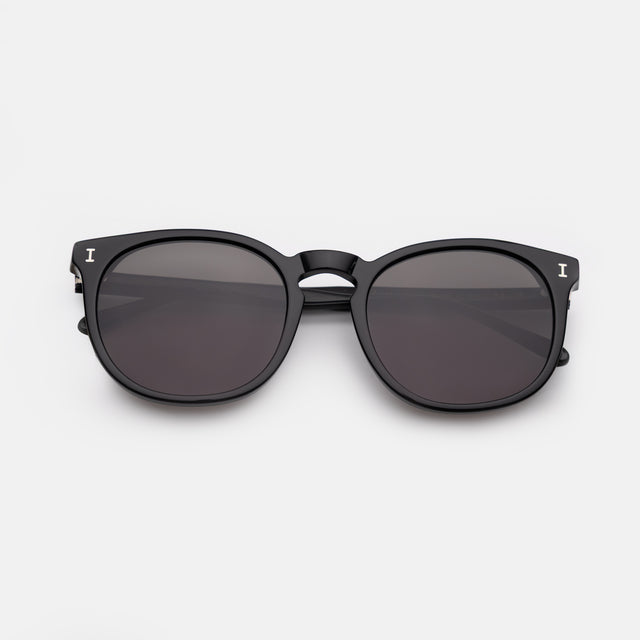 Eldridge 56 Sunglasses side view in Black / Grey Flat
