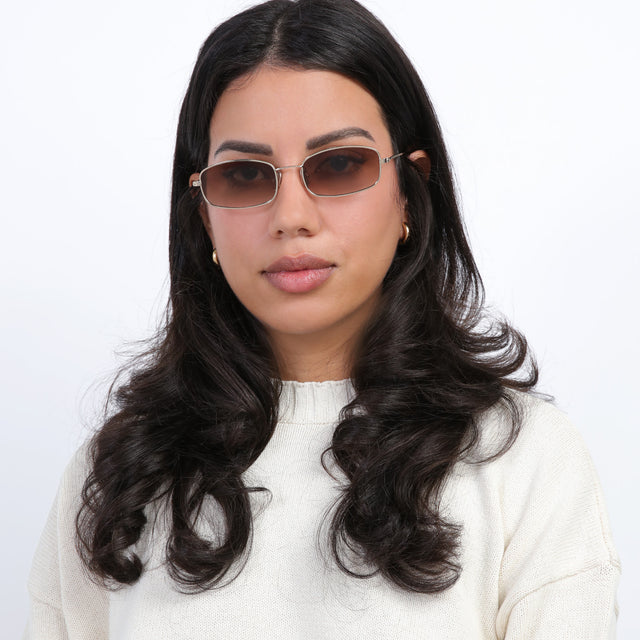 Brunette model wearing Flushing Sunglasses Rose Gold with Brown Flat Gradient