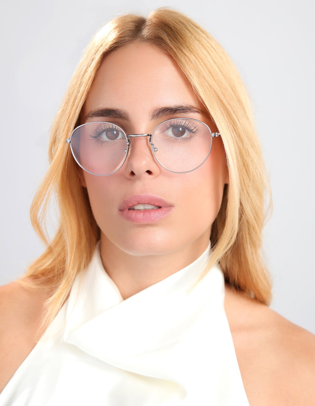Woman wearing Jefferson glasses in Silver with a plain background
