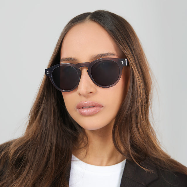 Brunette woman in a black blazer wearing Leonard Sunglasses Mercury with Grey