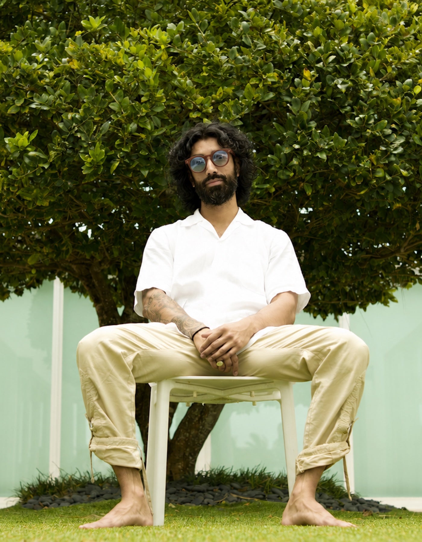 Man on a chair near a tree wearing the Leonard Sunglasses