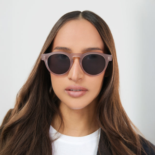 Woman with brown hair in a white tee wearing Leonard Sunglasses Thistle with Grey