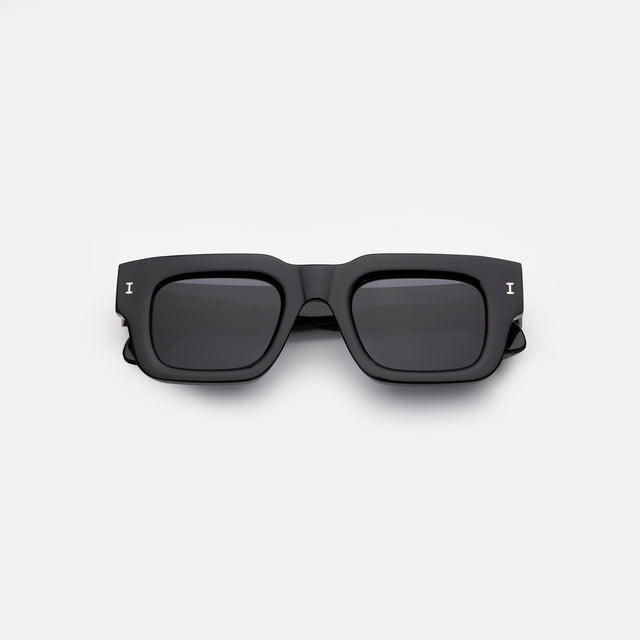 Lewis Sunglasses side view in Black / Grey Flat