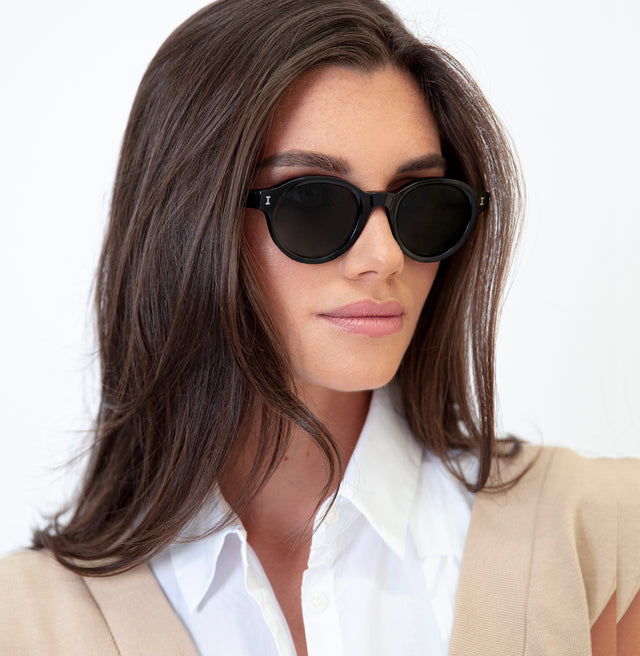 Brunette wearing Medellin Sunglasses Black with Olive