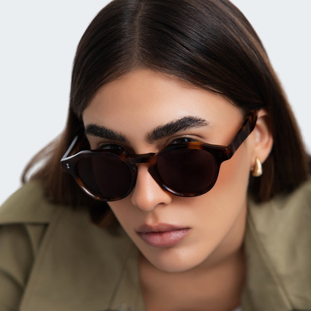 Close up of woman in a trench coat wearing Michael Sunglasses Havana with Grey