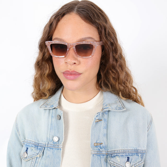 Brunette model with ombré hair wearing Portugal Sunglasses Cashmere with Brown Flat Gradient