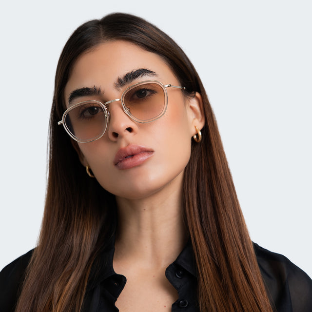 Woman in a black blouse wearing Prince Tate Sunglasses Champagne/Gold with Taupe Flat Gradient