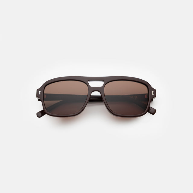 Queens Sunglasses side view in Bordeaux / Brown Flat