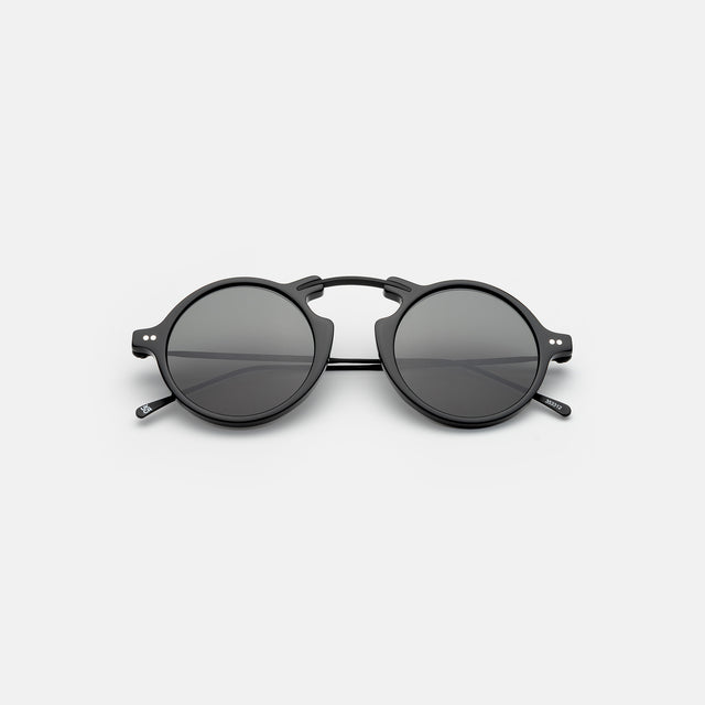Roma II Sunglasses side view in Black / Grey Flat