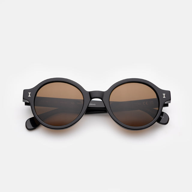 The Met x illesteva Sunglasses side view in Black / Brown