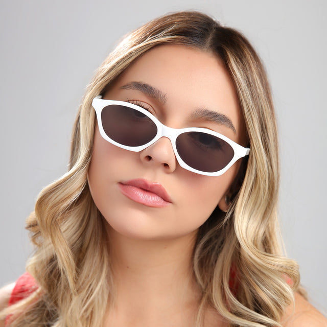 Blond woman wearing Vilma Sunglasses Light Grey with Grey
