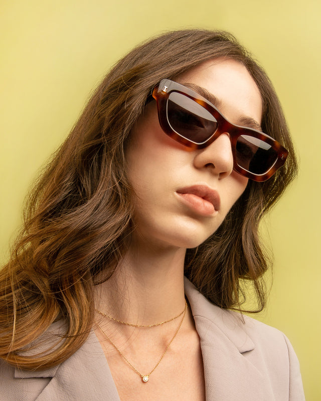 Brunette model with wavy hair wearing Donna Sunglasses Havana with Grey