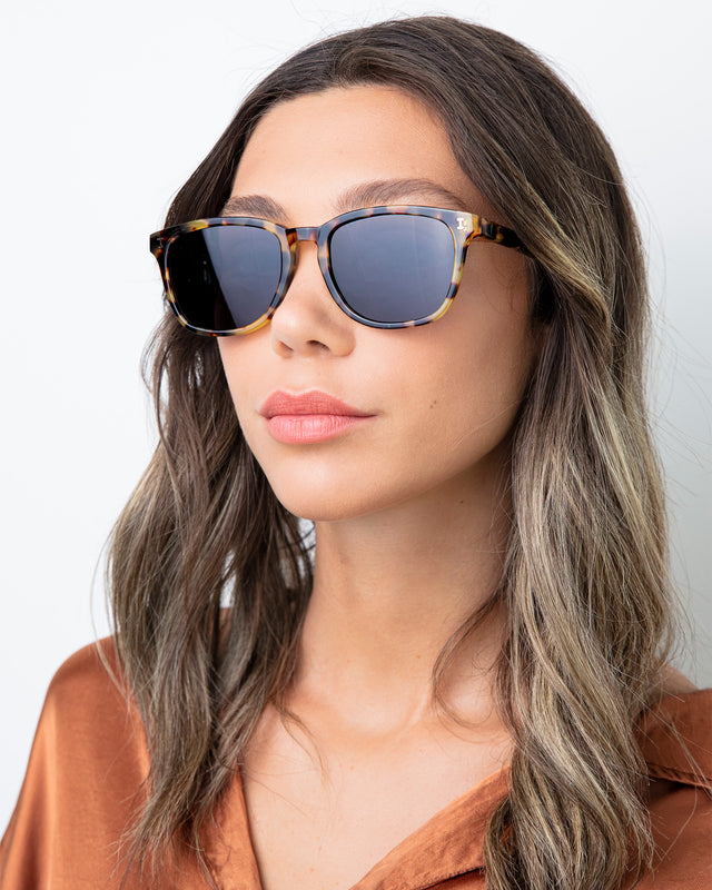 wearing Max Sunglasses Tortoise Grey Flat